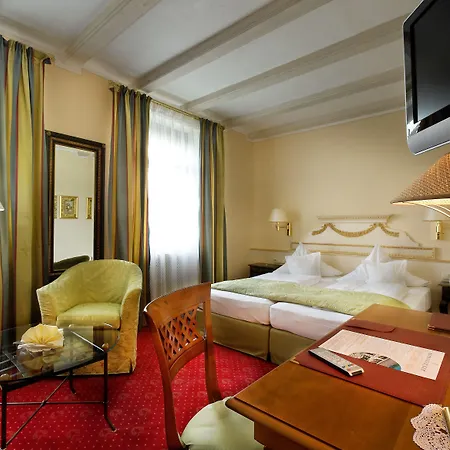 ホテル Simones Fuerstenhof ランツフート